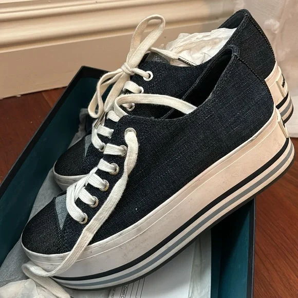 Michael Kors Platform Sneakers - Picture 4 of 6